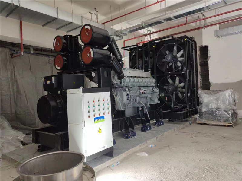 2000kw進(jìn)口三菱配斯(sī)坦福（雅柯斯(sī)）柴油發電機(ji)組