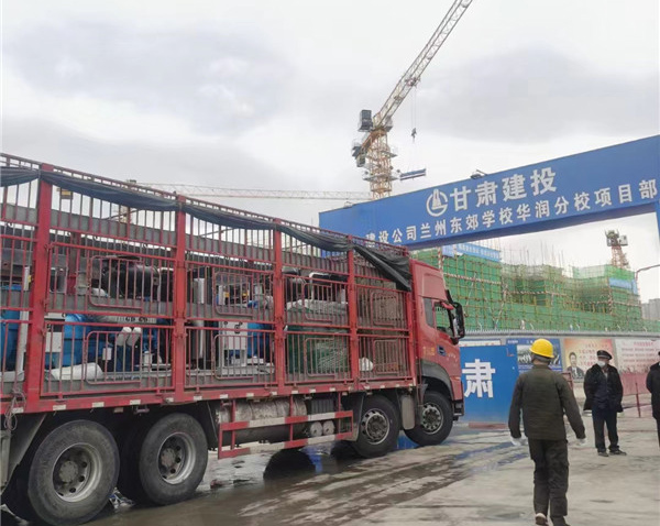 華潤東郊分(fen)校和華潤禦(yù)瀾山二期2台(tái)500kw發電機已經(jīng)到貨